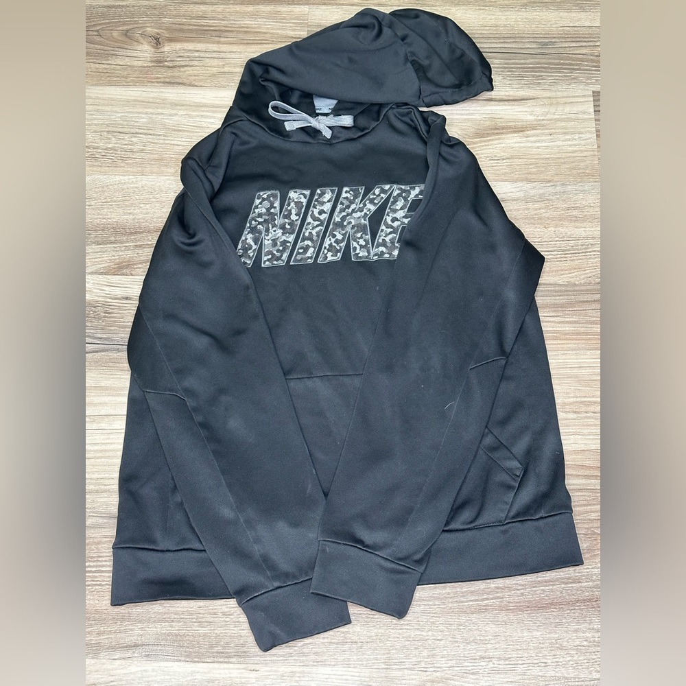 Boys Nike therma fit hoodie